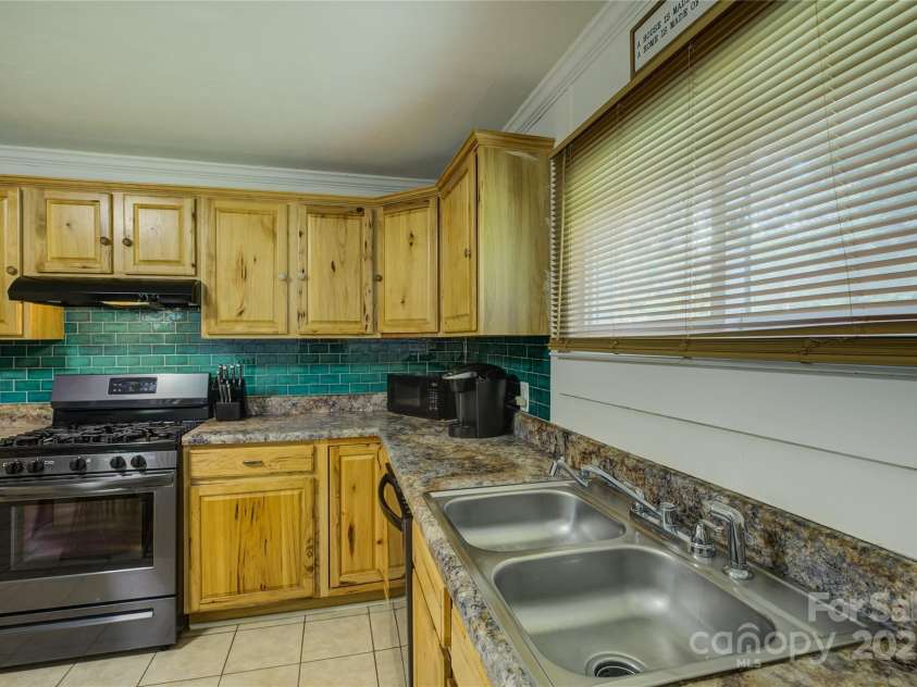 2111 Hodgin Street, Gastonia, NC 28056.  MLS# CAR4289182, YatesRealty ID 33638. 