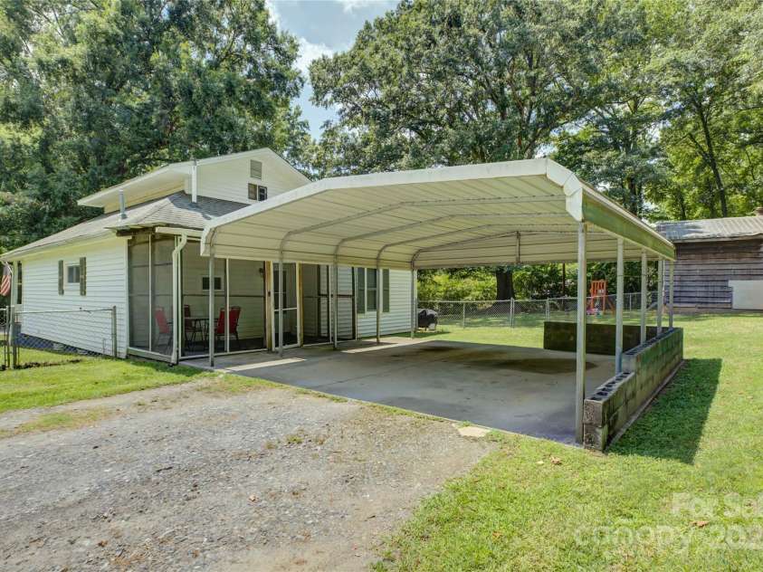 2111 Hodgin Street, Gastonia, NC 28056.  MLS# CAR4289182, YatesRealty ID 33638. 