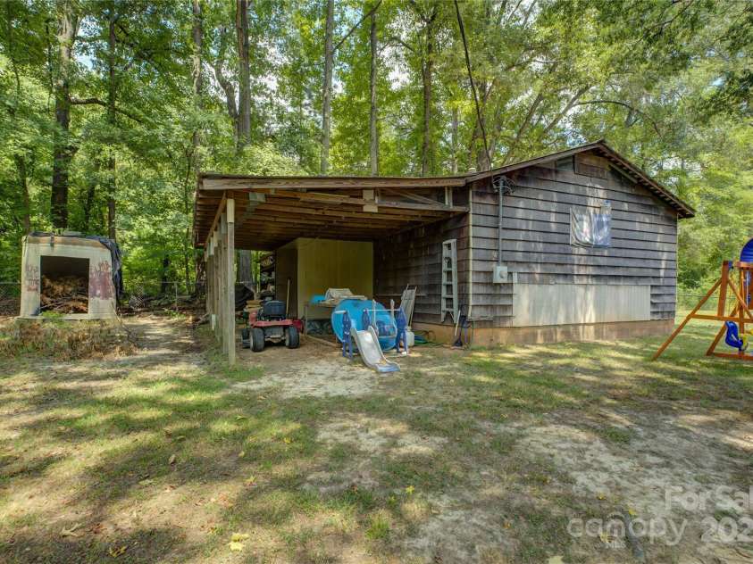 2111 Hodgin Street, Gastonia, NC 28056.  MLS# CAR4289182, YatesRealty ID 33638. Separate workshop/garage with electricity