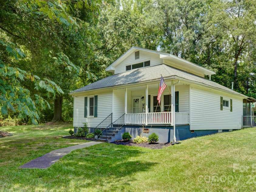 2111 Hodgin Street, Gastonia, NC 28056.  MLS# CAR4289182, YatesRealty ID 33638. Welcome home to 2111 Hodgin St.