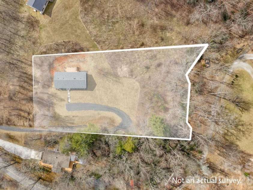 401 Lynn Gap Road, Spruce Pine, NC 28777.  MLS# CAR4354134, YatesRealty ID 3364. 