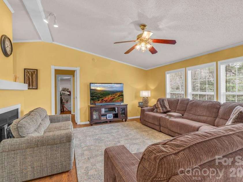 401 Lynn Gap Road, Spruce Pine, NC 28777.  MLS# CAR4354134, YatesRealty ID 3364. 