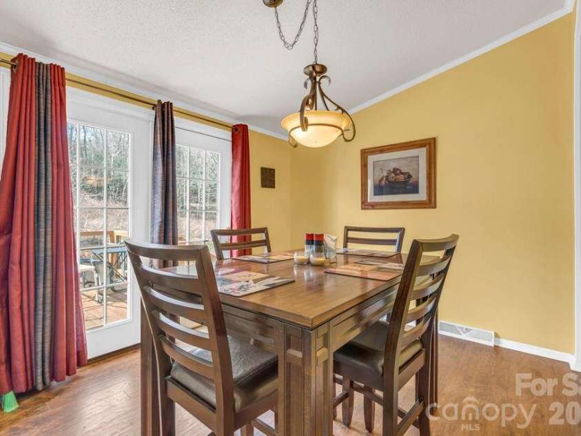 401 Lynn Gap Road, Spruce Pine, NC 28777.  MLS# CAR4354134, YatesRealty ID 3364. 
