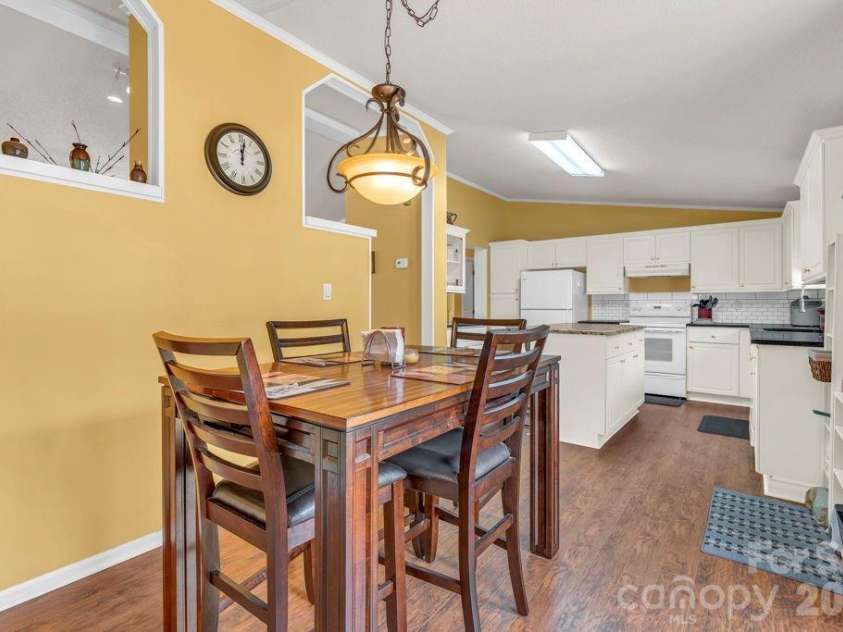 401 Lynn Gap Road, Spruce Pine, NC 28777.  MLS# CAR4354134, YatesRealty ID 3364. 