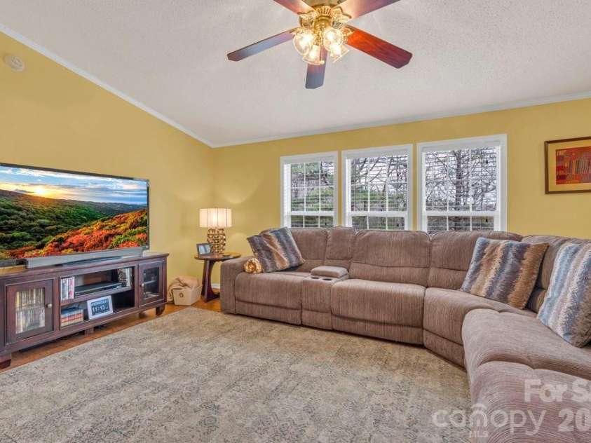 401 Lynn Gap Road, Spruce Pine, NC 28777.  MLS# CAR4354134, YatesRealty ID 3364. 