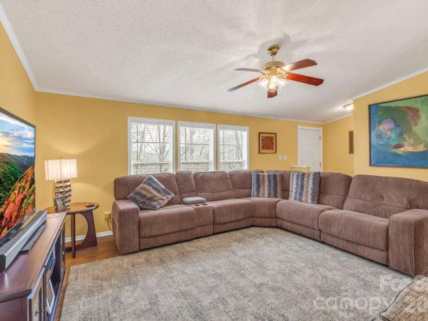 401 Lynn Gap Road, Spruce Pine, NC 28777.  MLS# CAR4354134, YatesRealty ID 3364. 