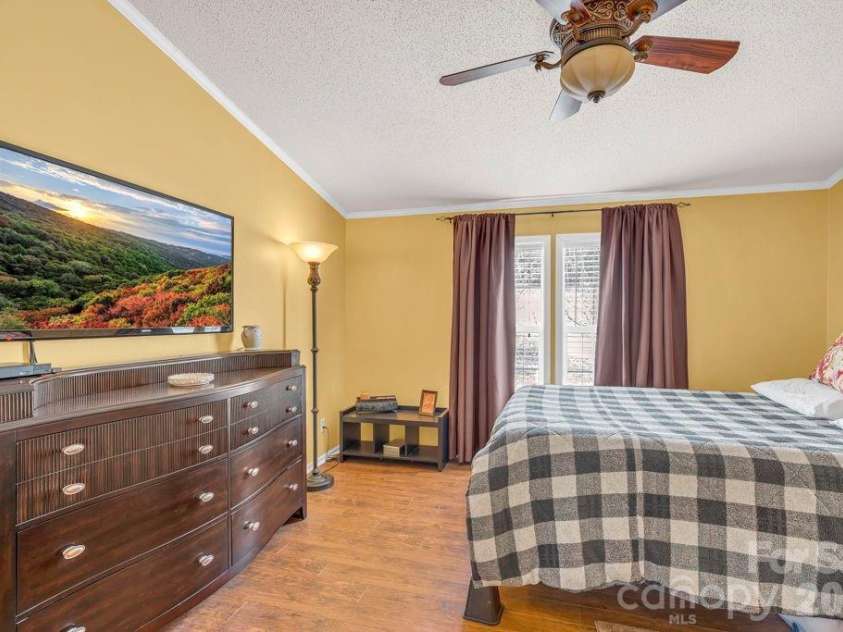 401 Lynn Gap Road, Spruce Pine, NC 28777.  MLS# CAR4354134, YatesRealty ID 3364. 