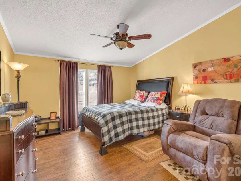 401 Lynn Gap Road, Spruce Pine, NC 28777.  MLS# CAR4354134, YatesRealty ID 3364. 