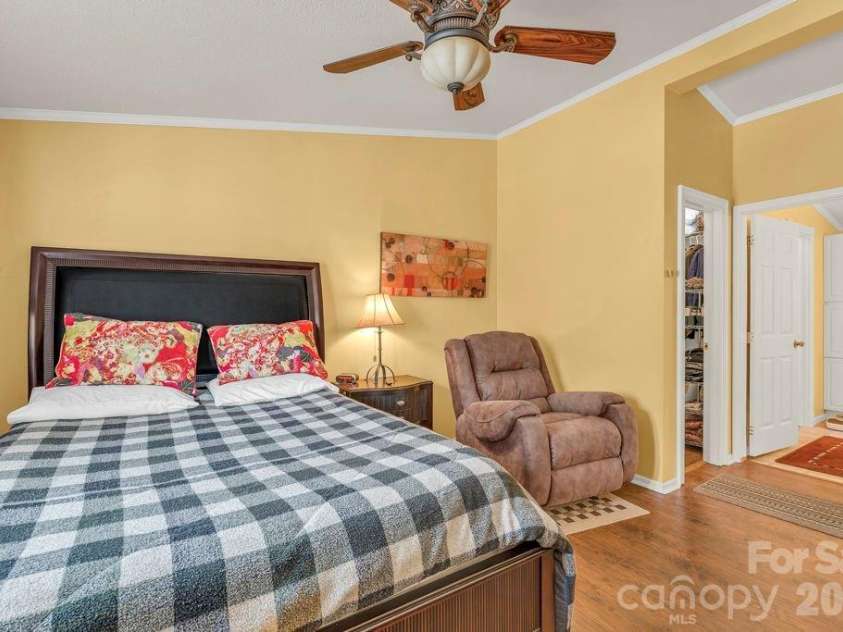 401 Lynn Gap Road, Spruce Pine, NC 28777.  MLS# CAR4354134, YatesRealty ID 3364. 