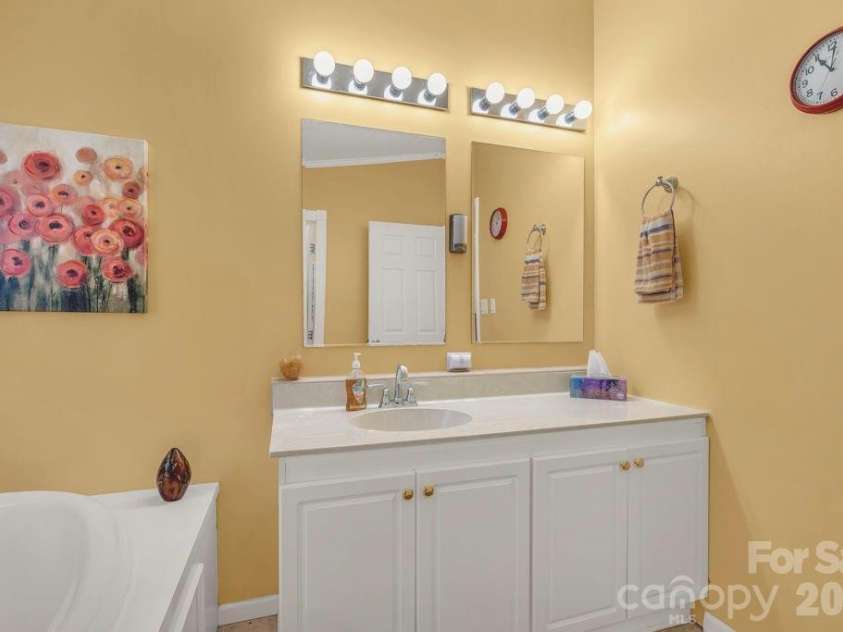 401 Lynn Gap Road, Spruce Pine, NC 28777.  MLS# CAR4354134, YatesRealty ID 3364. 
