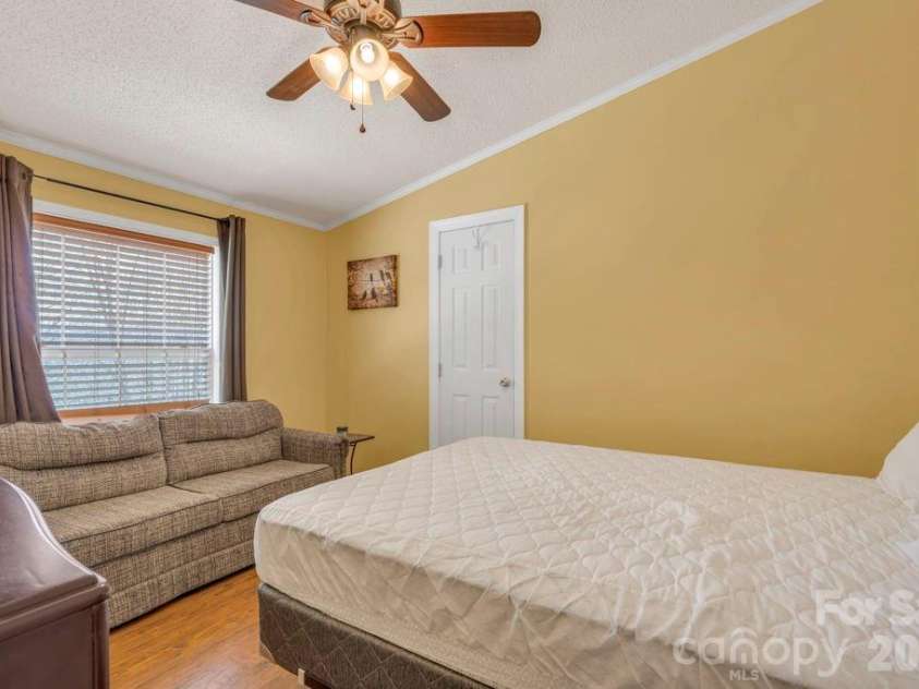 401 Lynn Gap Road, Spruce Pine, NC 28777.  MLS# CAR4354134, YatesRealty ID 3364. 