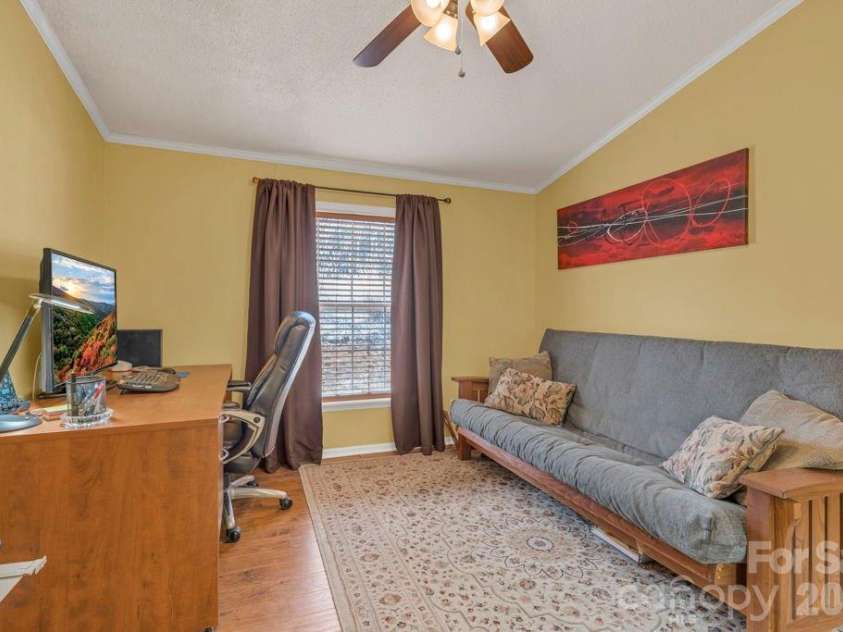 401 Lynn Gap Road, Spruce Pine, NC 28777.  MLS# CAR4354134, YatesRealty ID 3364. 