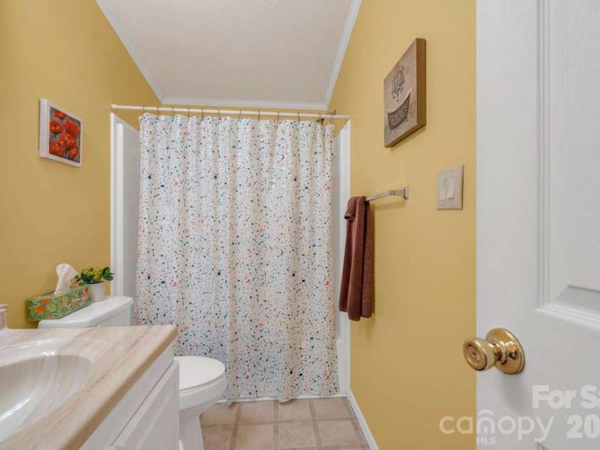 401 Lynn Gap Road, Spruce Pine, NC 28777.  MLS# CAR4354134, YatesRealty ID 3364. 