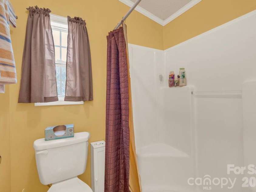 401 Lynn Gap Road, Spruce Pine, NC 28777.  MLS# CAR4354134, YatesRealty ID 3364. 