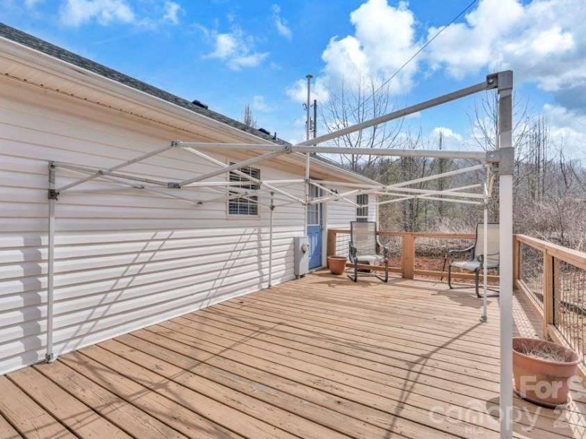 401 Lynn Gap Road, Spruce Pine, NC 28777.  MLS# CAR4354134, YatesRealty ID 3364. 