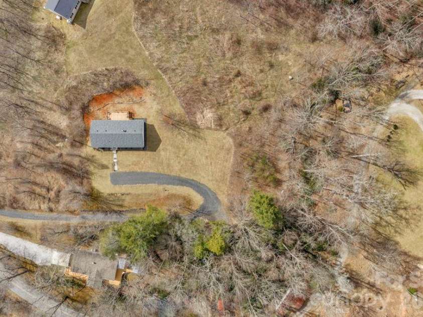 401 Lynn Gap Road, Spruce Pine, NC 28777.  MLS# CAR4354134, YatesRealty ID 3364. 