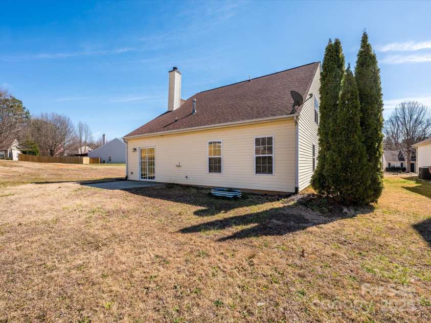 7220 Hidden Creek Drive, Charlotte, NC 28214.  MLS# CAR4225936, YatesRealty ID 3364. Bright backyard has great sun for your garden