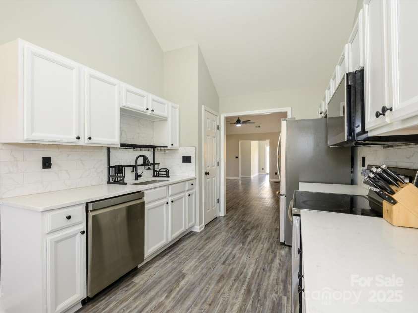 7220 Hidden Creek Drive, Charlotte, NC 28214.  MLS# CAR4225936, YatesRealty ID 3364. Bright gourmet kitchen with white cabinets, stainless steel appliances