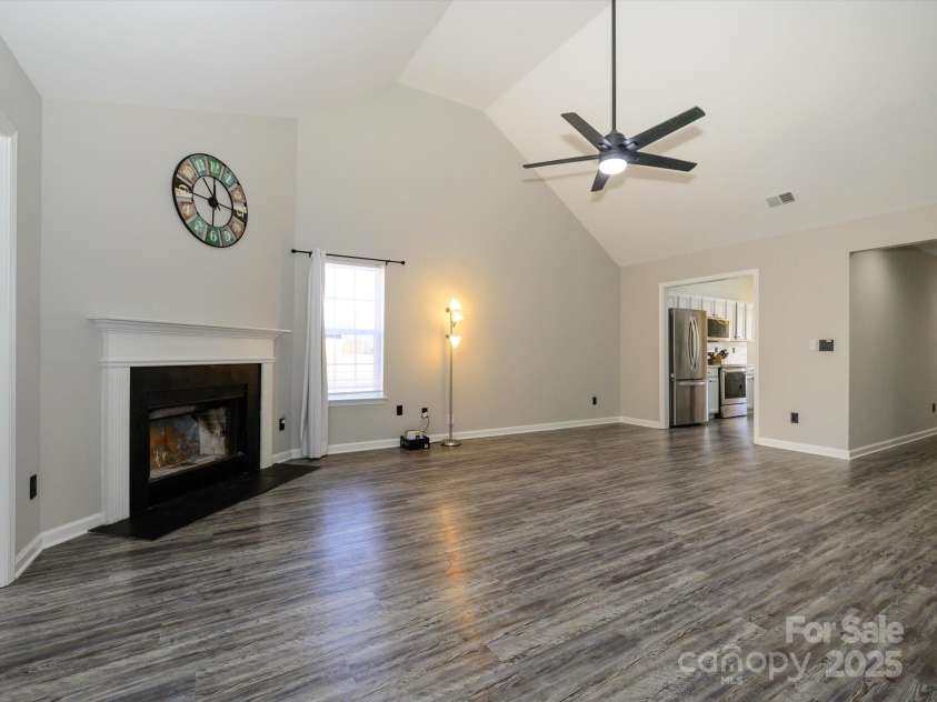 7220 Hidden Creek Drive, Charlotte, NC 28214.  MLS# CAR4225936, YatesRealty ID 3364. Great room features gas fireplace