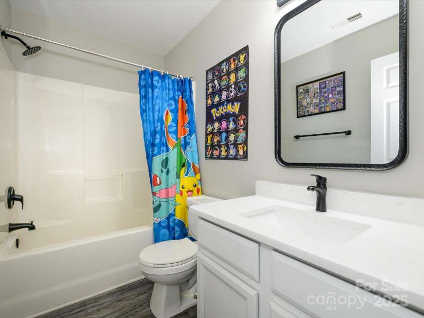7220 Hidden Creek Drive, Charlotte, NC 28214.  MLS# CAR4225936, YatesRealty ID 3364. Hall bath with vinyl plank flooring and updated mirror/faucet