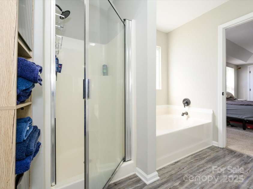7220 Hidden Creek Drive, Charlotte, NC 28214.  MLS# CAR4225936, YatesRealty ID 3364. Primary bath features garden tub and shower
