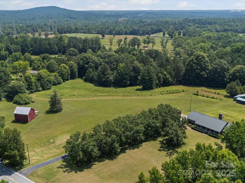 2150 Kingsburry Road, York, SC 29745.  MLS# CAR4291228, YatesRealty ID 33640. 