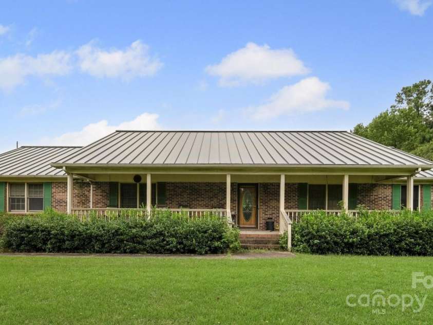 2150 Kingsburry Road, York, SC 29745.  MLS# CAR4291228, YatesRealty ID 33640. 