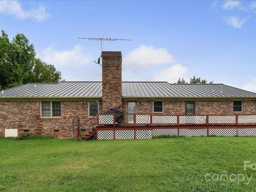 2150 Kingsburry Road, York, SC 29745.  MLS# CAR4291228, YatesRealty ID 33640. 