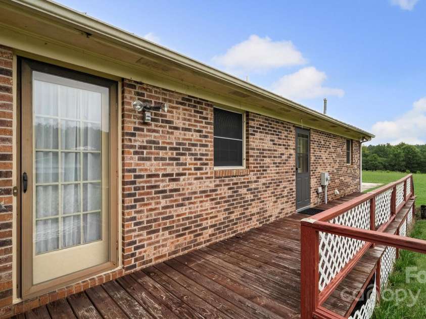 2150 Kingsburry Road, York, SC 29745.  MLS# CAR4291228, YatesRealty ID 33640. 