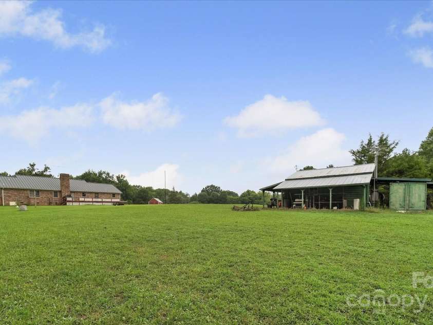 2150 Kingsburry Road, York, SC 29745.  MLS# CAR4291228, YatesRealty ID 33640. 