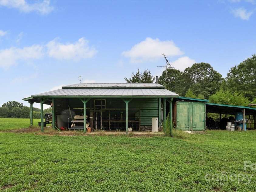 2150 Kingsburry Road, York, SC 29745.  MLS# CAR4291228, YatesRealty ID 33640. 