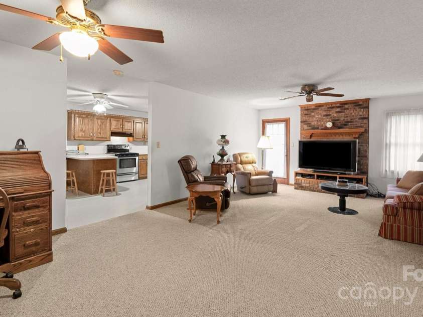 2150 Kingsburry Road, York, SC 29745.  MLS# CAR4291228, YatesRealty ID 33640. 