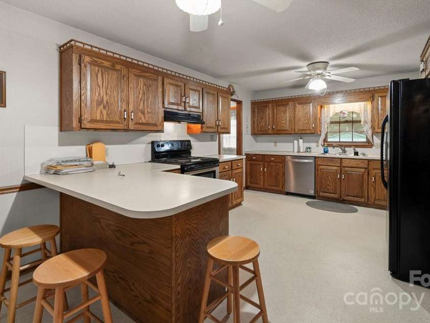 2150 Kingsburry Road, York, SC 29745.  MLS# CAR4291228, YatesRealty ID 33640. 