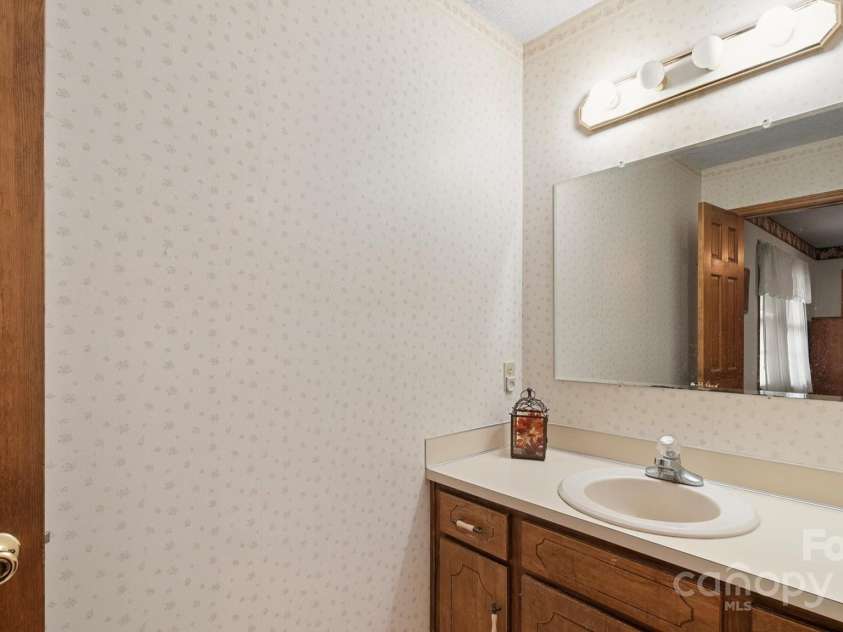 2150 Kingsburry Road, York, SC 29745.  MLS# CAR4291228, YatesRealty ID 33640. 