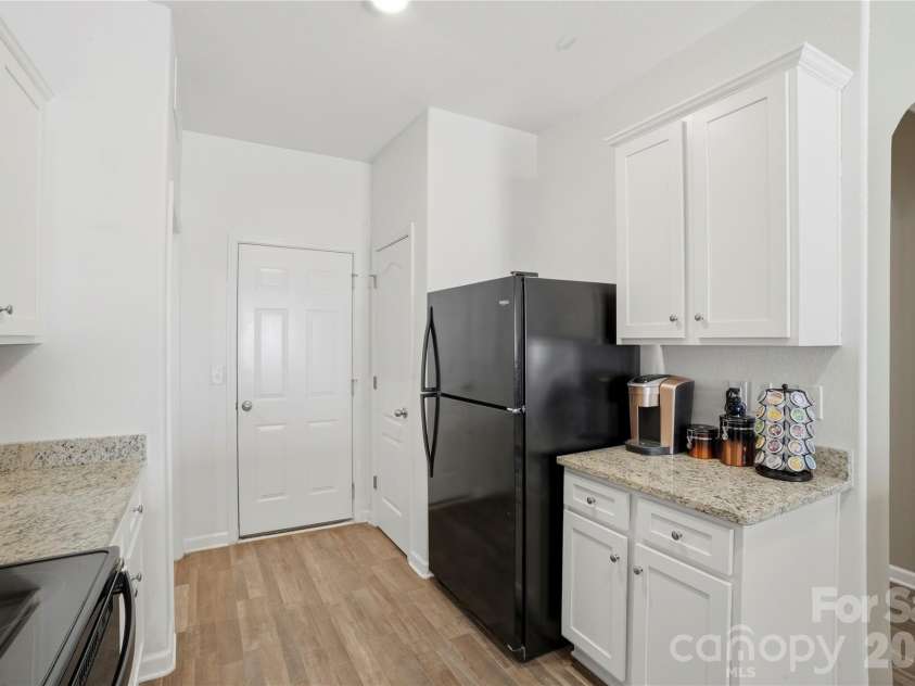 5221 Upton Place, Charlotte, NC 28215.  MLS# CAR4397342, YatesRealty ID 33641. 