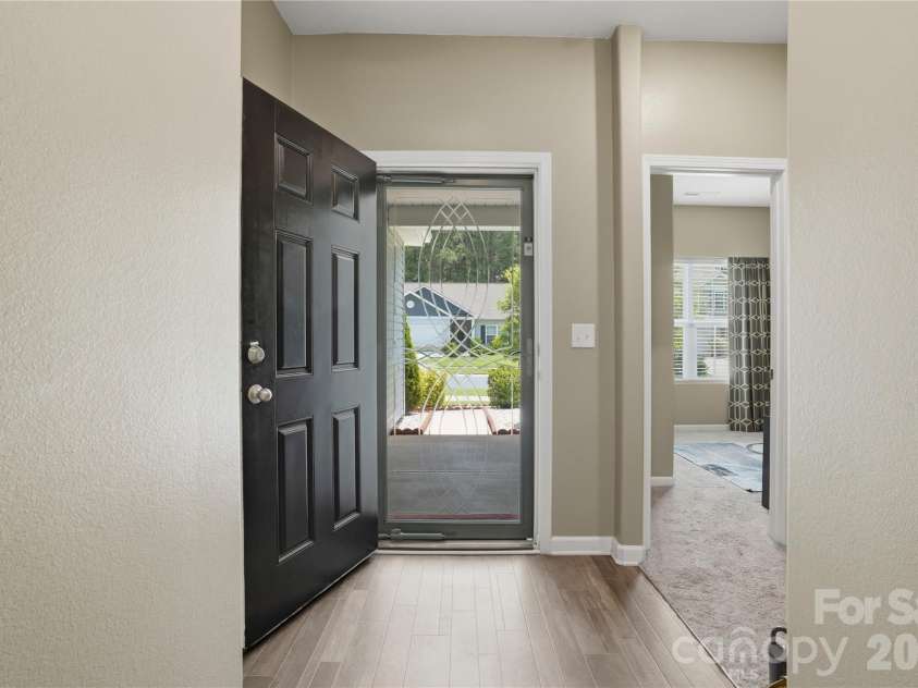 5221 Upton Place, Charlotte, NC 28215.  MLS# CAR4397342, YatesRealty ID 33641. Beautiful Beveled Glass Door