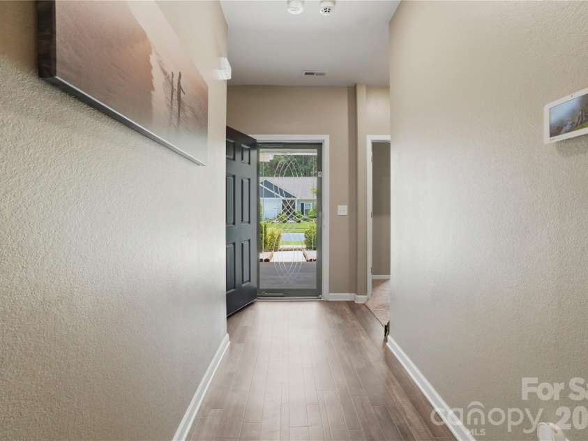 5221 Upton Place, Charlotte, NC 28215.  MLS# CAR4397342, YatesRealty ID 33641. Foyer - Entry Hallway
