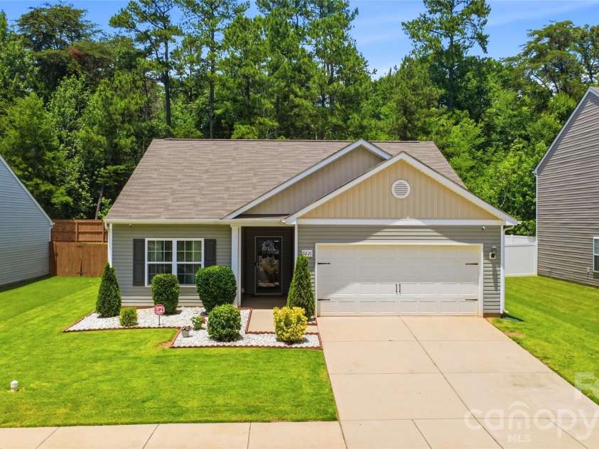 5221 Upton Place, Charlotte, NC 28215.  MLS# CAR4397342, YatesRealty ID 33641. HOME SWEET HOME!