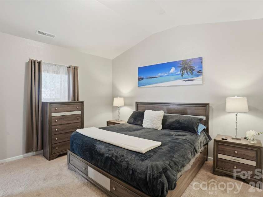 5221 Upton Place, Charlotte, NC 28215.  MLS# CAR4397342, YatesRealty ID 33641. Primary Bedroom - Split bedroom floorplan