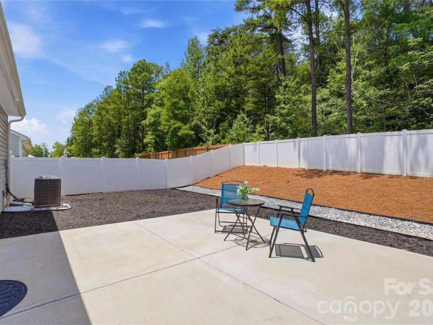 5221 Upton Place, Charlotte, NC 28215.  MLS# CAR4397342, YatesRealty ID 33641. Private Treed Backyard, Fenced, Landscaped for ENJOYMENT, not weekend work!