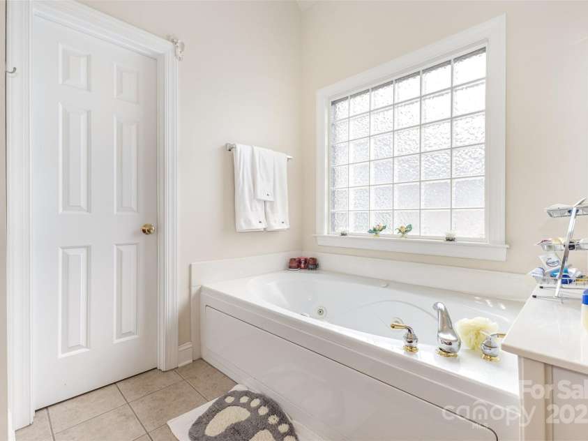 952 Hickory Stick Drive, Fort Mill, SC 29715.  MLS# CAR4288390, YatesRealty ID 33641. 