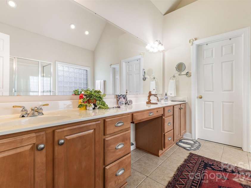 952 Hickory Stick Drive, Fort Mill, SC 29715.  MLS# CAR4288390, YatesRealty ID 33641. 