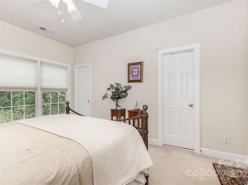 952 Hickory Stick Drive, Fort Mill, SC 29715.  MLS# CAR4288390, YatesRealty ID 33641. 