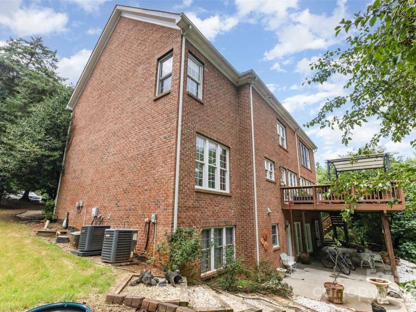 952 Hickory Stick Drive, Fort Mill, SC 29715.  MLS# CAR4288390, YatesRealty ID 33641. 