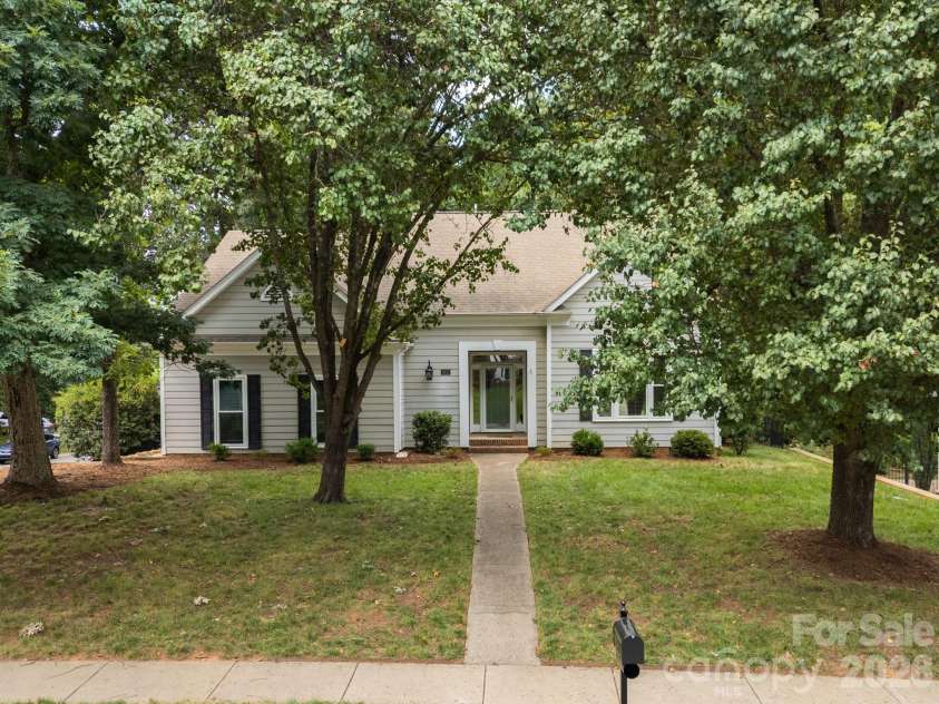 6632 Elmstone Drive, Charlotte, NC 28277.  MLS# CAR4397020, YatesRealty ID 33642. 
