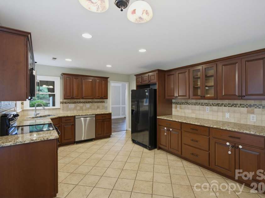 6632 Elmstone Drive, Charlotte, NC 28277.  MLS# CAR4397020, YatesRealty ID 33642. 