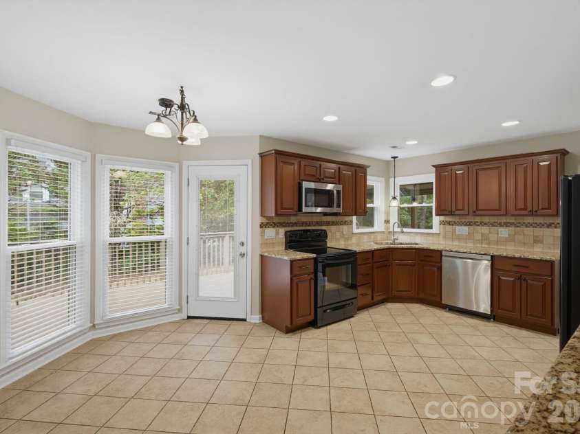 6632 Elmstone Drive, Charlotte, NC 28277.  MLS# CAR4397020, YatesRealty ID 33642. 