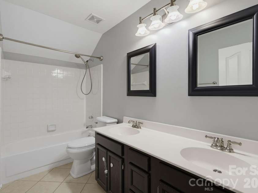 6632 Elmstone Drive, Charlotte, NC 28277.  MLS# CAR4397020, YatesRealty ID 33642. 