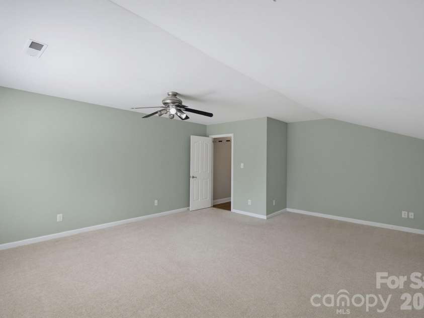 6632 Elmstone Drive, Charlotte, NC 28277.  MLS# CAR4397020, YatesRealty ID 33642. 