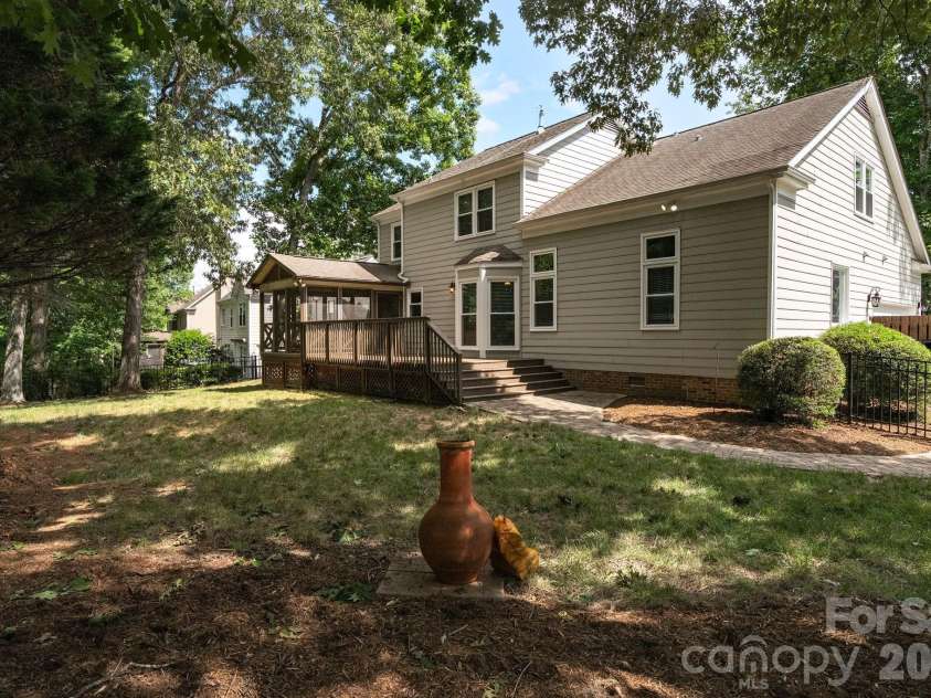 6632 Elmstone Drive, Charlotte, NC 28277.  MLS# CAR4397020, YatesRealty ID 33642. 